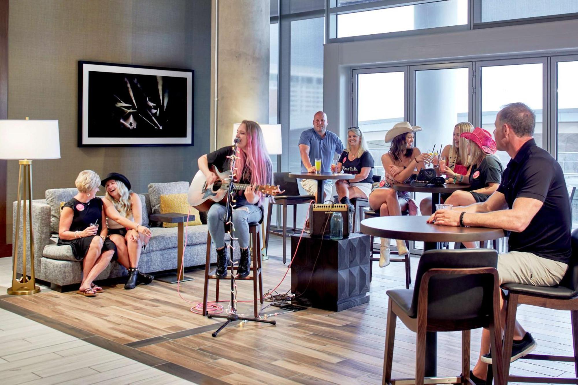 Embassy Suites By Hilton Nashville Downtown Экстерьер фото